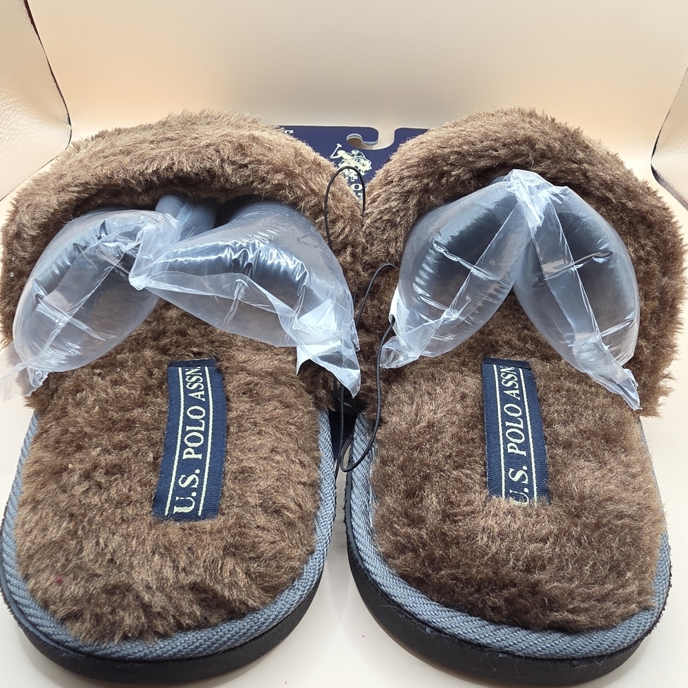 U.S. Polo Assn. Slippers Men's 9-10 Medium Grey Brown Fuzzy Slip-on House Shoes - Picture 3 of 4